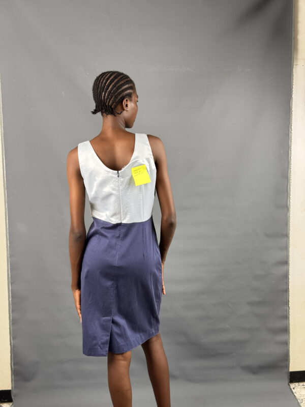 Eiegant two-tone dress - Image 4