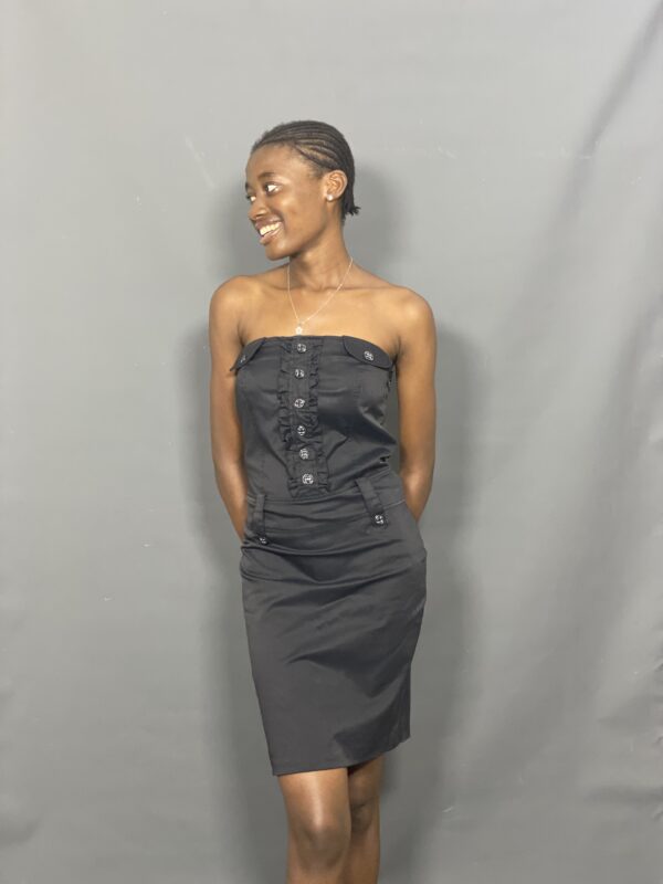 Edgy black strapless dress - Image 6