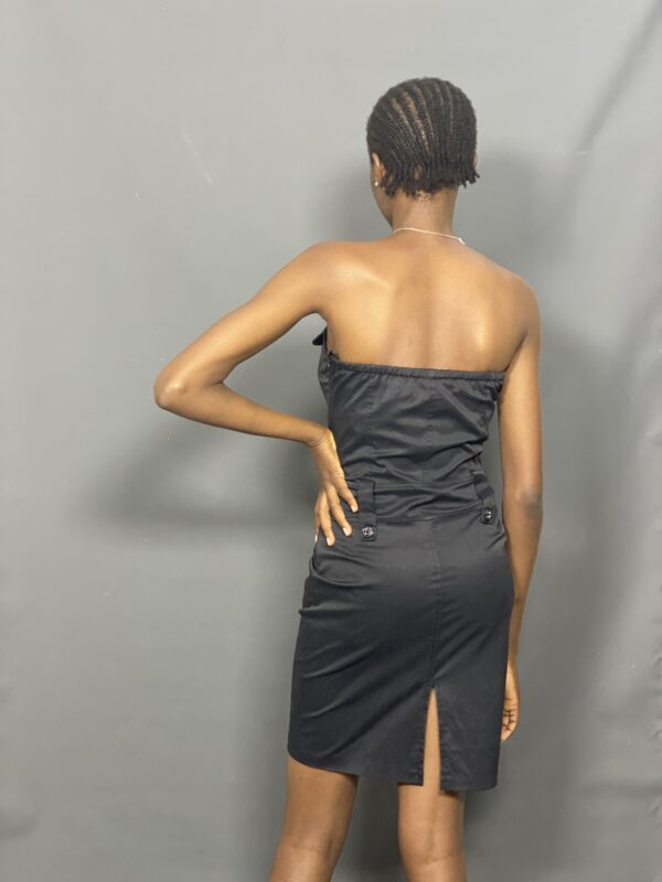 Edgy black strapless dress - Image 5